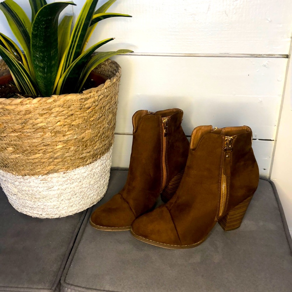 Bucco Women’s Brown Booties with zippers on both sides - Size 8